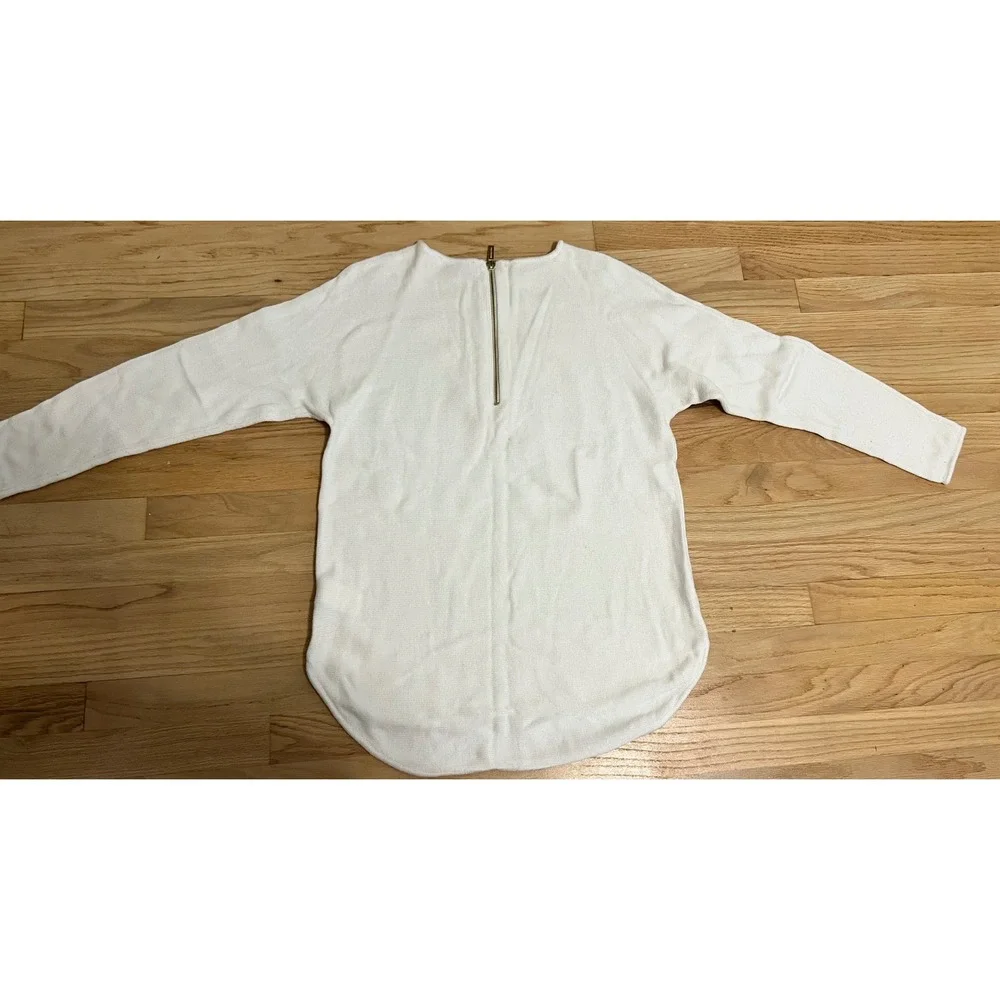 Michael Kors White Short Sleeve Knit Top Back Gold Zipper Curved Hem Size Medium